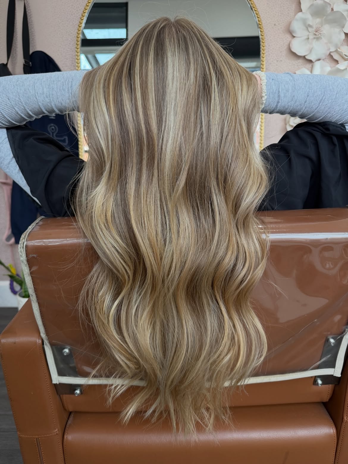 Sandy-blonde ribbon highlights